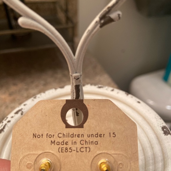 Stud earrings - Picture 3 of 3